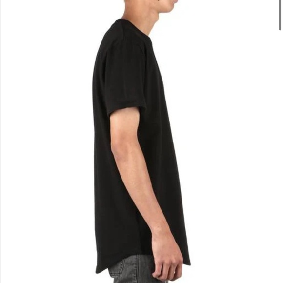 Knyew KEEPING NY EVERYWHERE
BASIC STANDARD SCOOP TEE - Picture 3 of 8